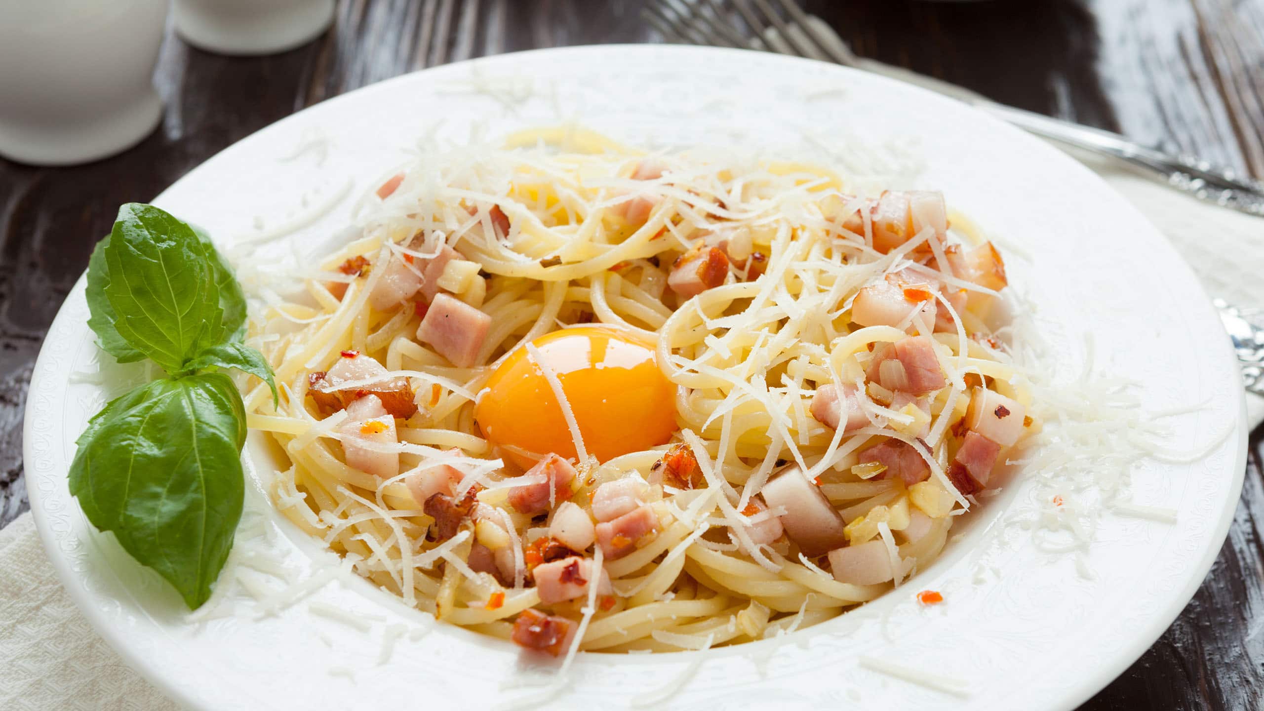 spaghetti with ham and parmesan, closeup food