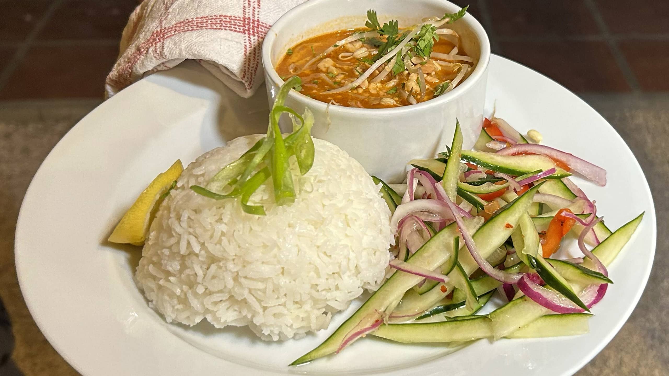 Resti_Red_Curry_Plate