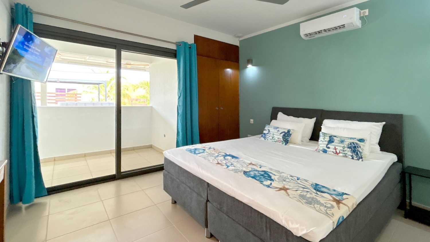 24_Api_Grandi_Sleeping_room_02_16-9