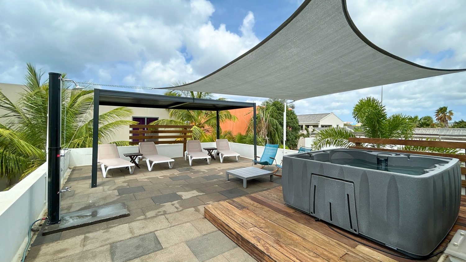 24_Api_Grandi_Terrace_08_16-9